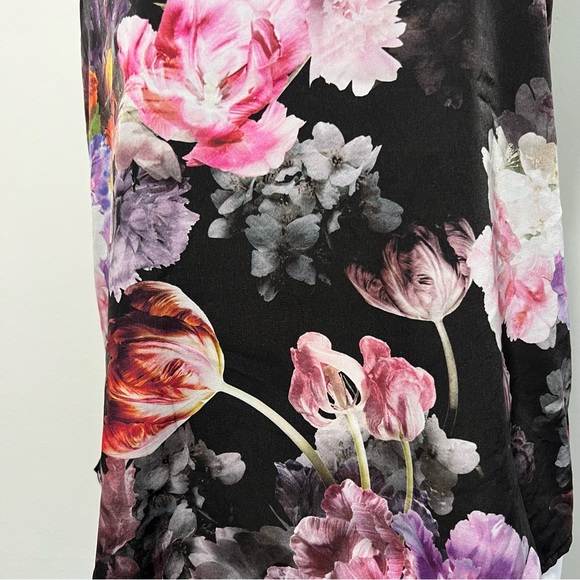 ONE ❤️ CLOTHING Floral Crew Tank Blouse - Picture 2 of 6